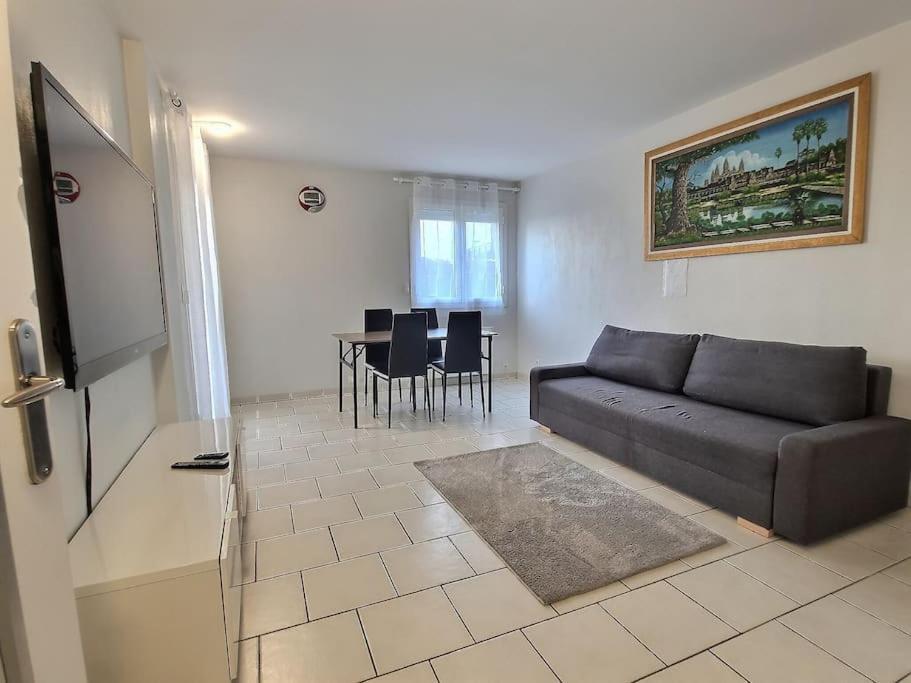 Le Cosy Wiener *Paris*Gare A 300 M*Disneyland* Champs-Sur-Marne Exterior foto